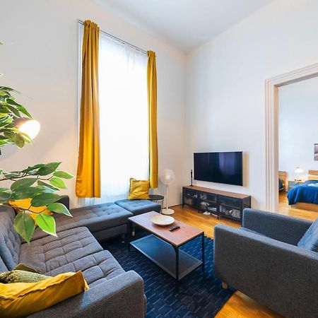 Shining Bright Two Bedroom Apt Next To Andrassy Ave Budapest Eksteriør bilde