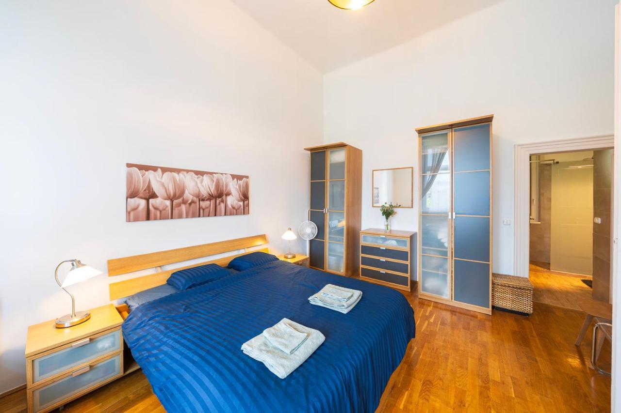 Shining Bright Two Bedroom Apt Next To Andrassy Ave Budapest Eksteriør bilde